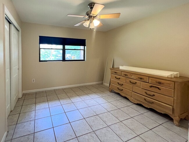 Building Photo - 4BR/3BA with Detached Garage Conversion Available Mid August! *Application Approved*