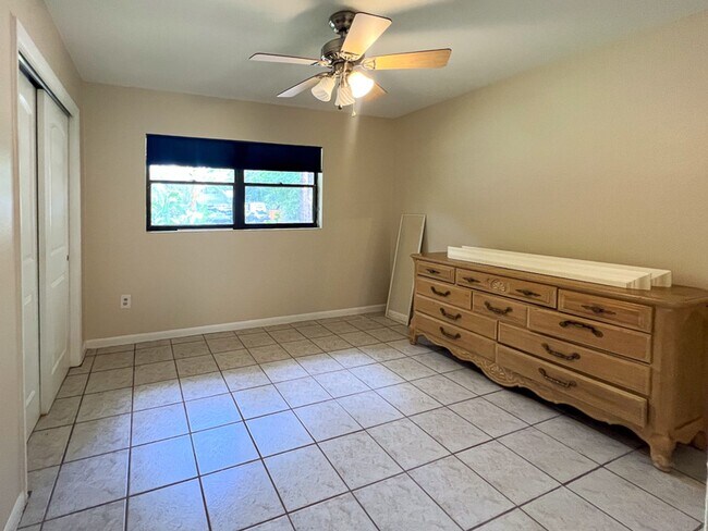 Building Photo - 4BR/3BA with Detached Garage Conversion Available Mid August! *Application Pending*