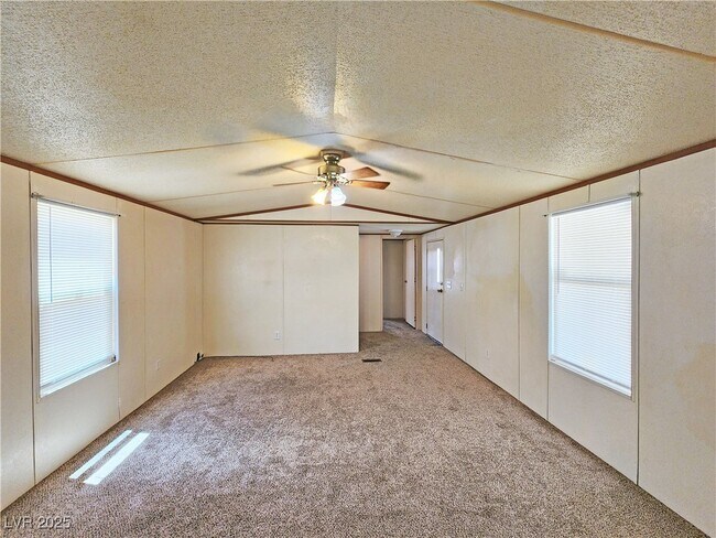 Building Photo - 3851 W Donner St