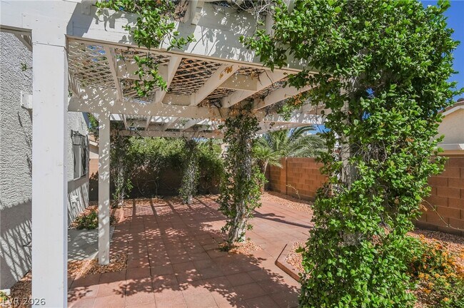 Building Photo - 490 Beaconwood St