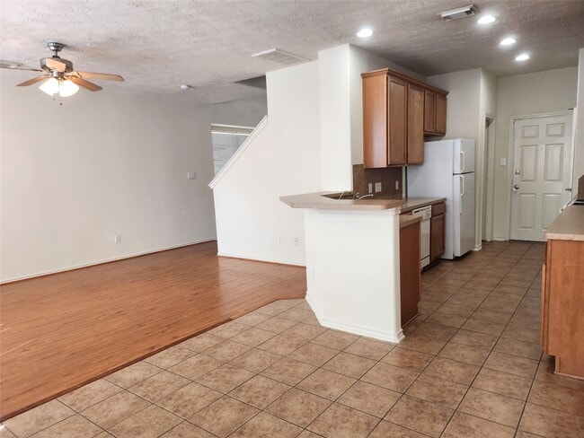 Building Photo - 11509 Hackmatack Way