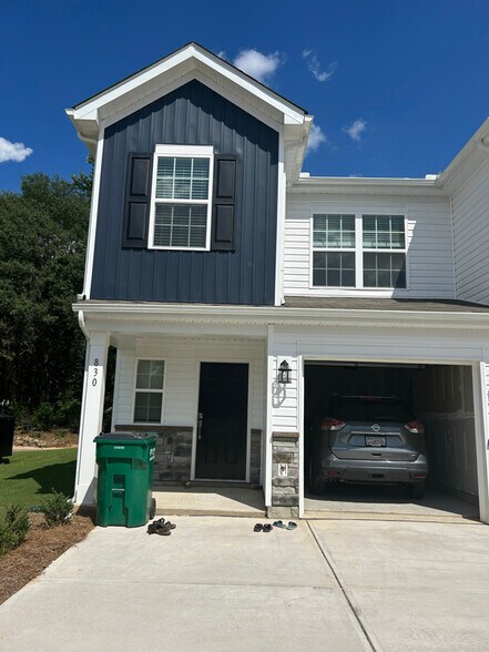 Building Photo - 830 Sandbach Rd