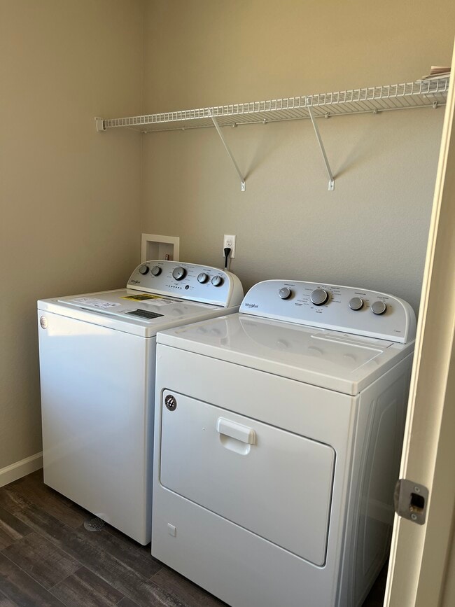 Building Photo - 1044 Petra Heights