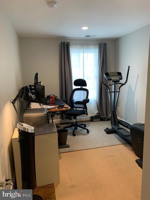 Building Photo - 7413 Farnum St