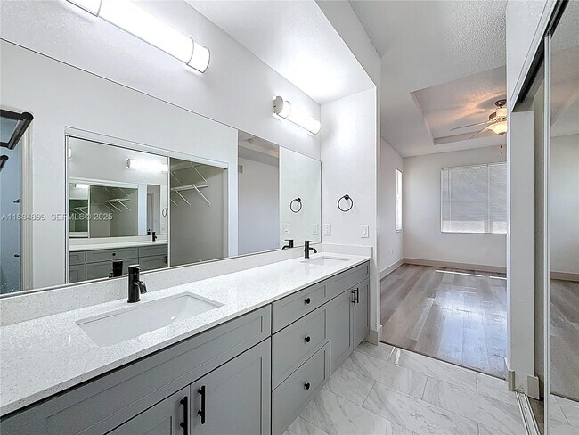 Building Photo - 3200 N Haverhill Rd