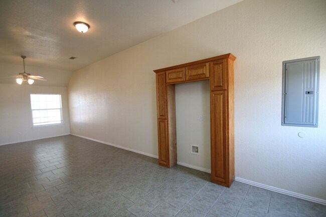 Building Photo - 417 N Blue Jay Ct