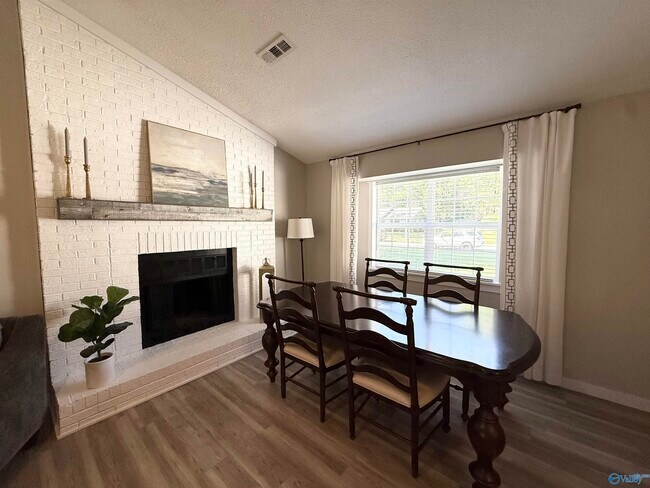 Building Photo - 9742 Wallwood Dr SE