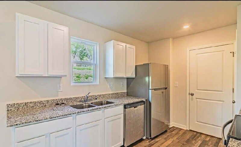 Building Photo - 209 Topaz Ln