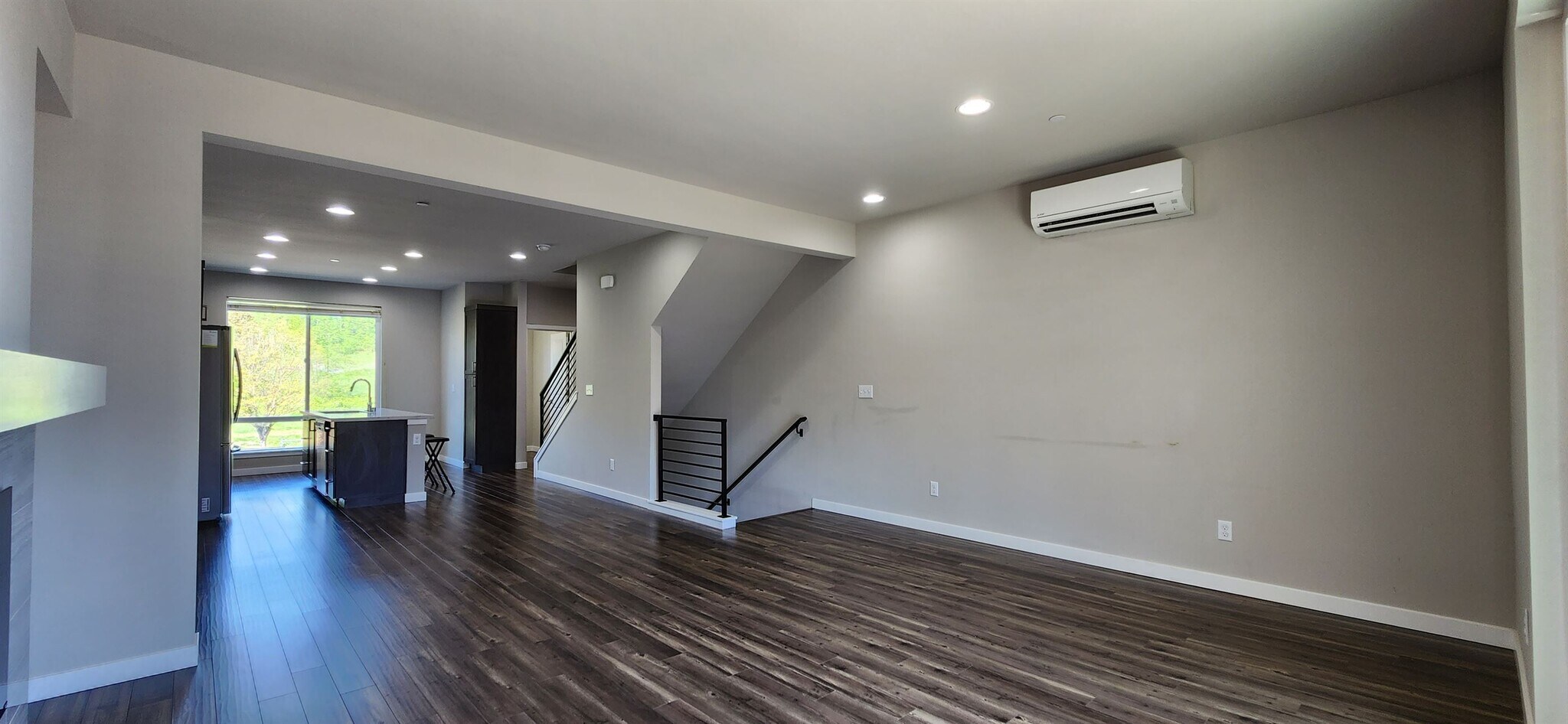Building Photo - 16021 Manor Way