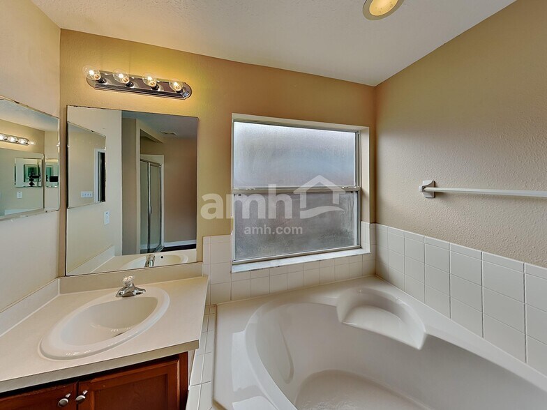 Building Photo - 1110 Bluegrass Dr