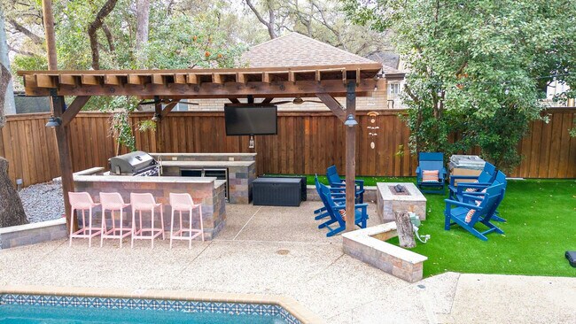 Building Photo - 12511 Chapel Bell St