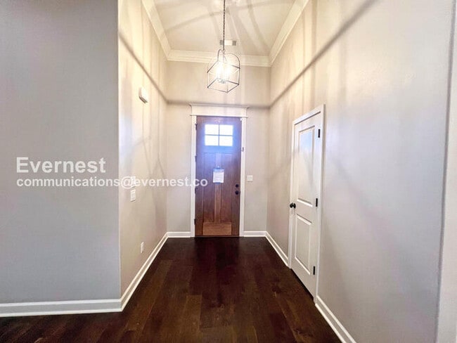 Building Photo - 613 Creekside Cove