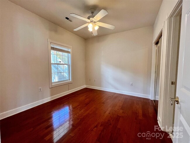 Building Photo - 8929 Meadow Vista Rd