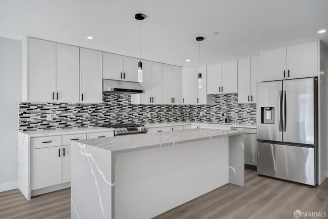 Building Photo - 1642 Taraval St