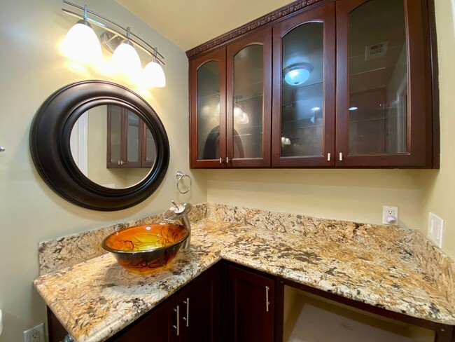 Building Photo - Tuscan Style 2 Bed, 2 Bath Condo in Covina!