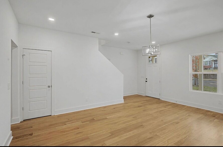 Building Photo - 2140 18th Ave N