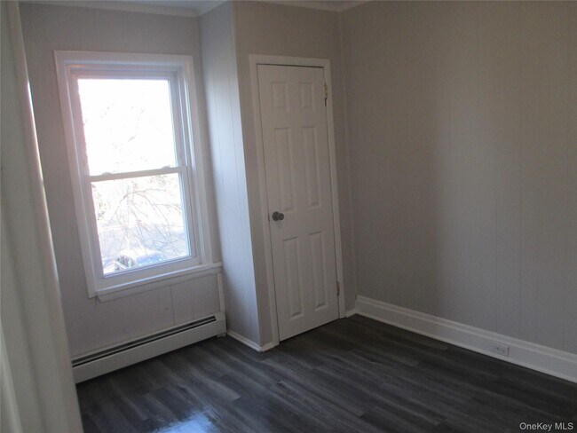 Building Photo - 40 W Broad St