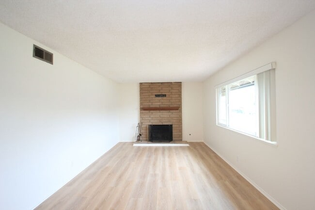 Building Photo - Welcome to this beautifully refreshed 4-bedroom, 2-bath two-story home located in desirable North...