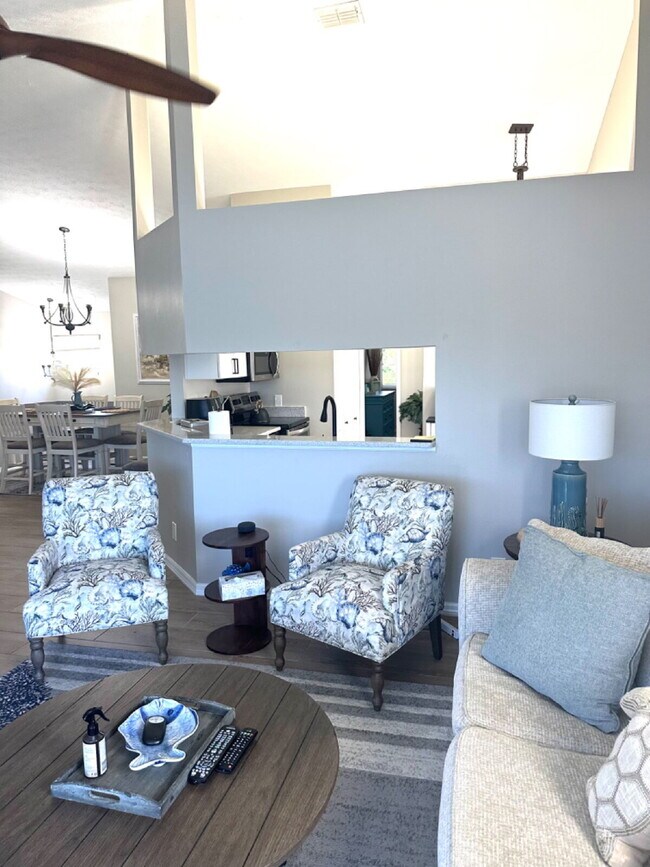 Building Photo - Fully Furnished Waterfront Condo For Rent!