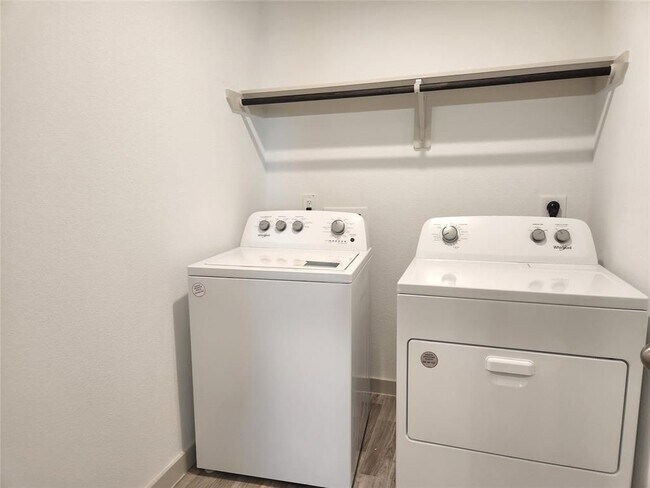 Building Photo - 7826 Sleek Flock Ln
