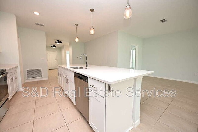 Building Photo - 2028 Rosewood Cir