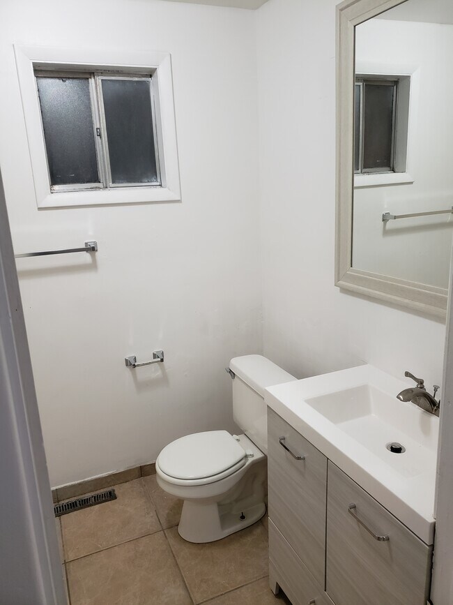 Building Photo - 1227 Pleasent Acres Dr.