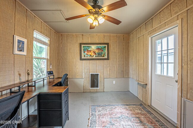 Building Photo - 1112 Colorado Ave