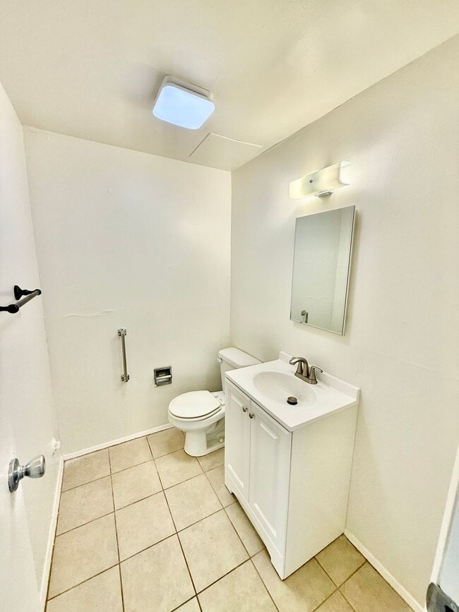 Building Photo - 4 BR/2.5 BA/4 PK/Available May 1