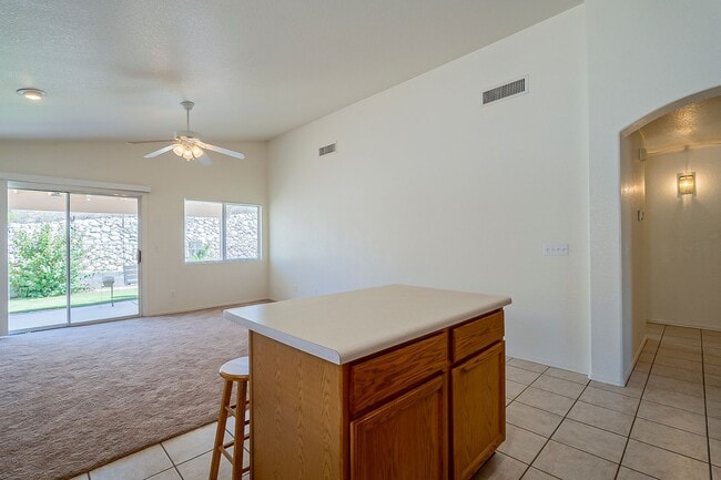 Building Photo - Warm Desert Living in La Cholla Ridge – 3 Bedroom Tucson Retreat