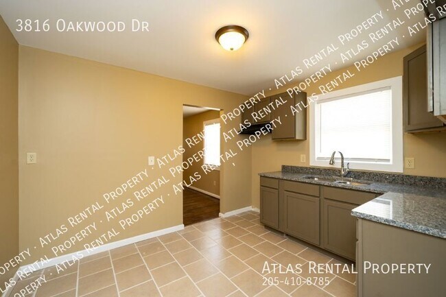 Building Photo - 3816 Oakwood Dr
