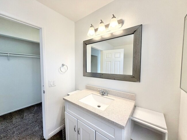 Building Photo - AVAILABLE NOW!! 2 Bedroom 2 Bathroom Condo in Rancho Mirage!