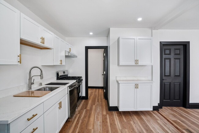 Building Photo - 5039 26th Ave