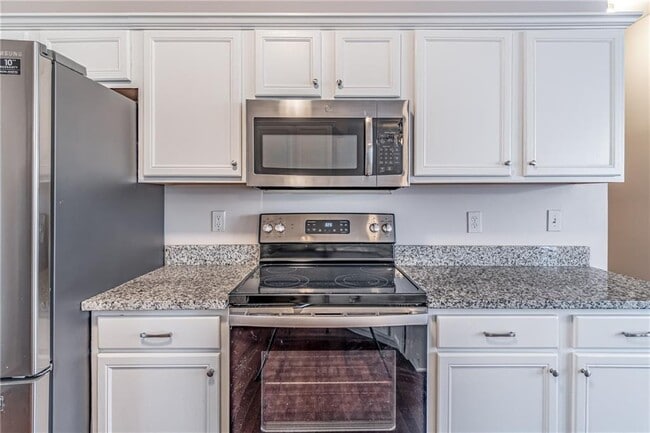 Building Photo - 2849 Suttonwood Way NE
