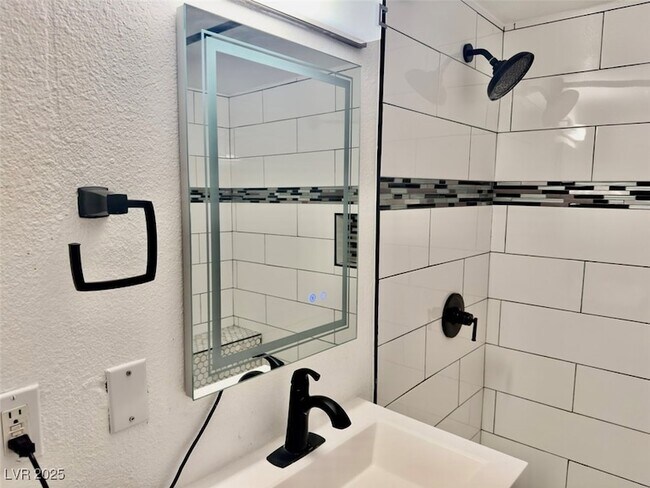 Building Photo - 4030 E Carey Ave