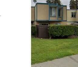 Building Photo - Fully Remodeled 3 Bedroom Townhome Available Soon!