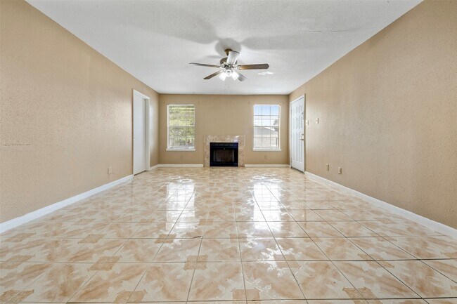 Building Photo - 9700 Leawood Blvd