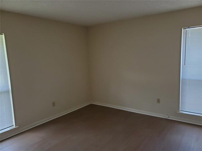 Building Photo - 5375 SE 29th Pl