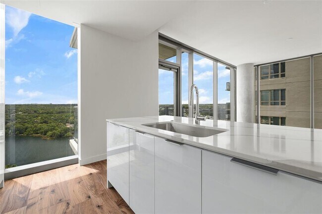 Building Photo - 44 East Ave