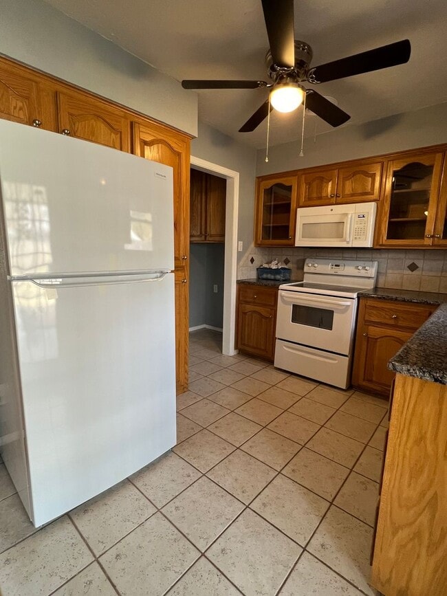 Building Photo - 3808 SE Camden Way