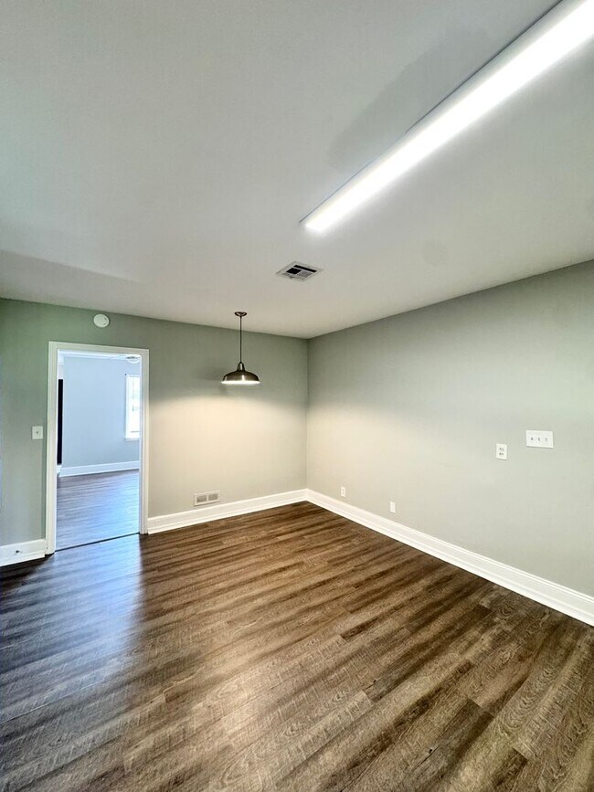 Building Photo - ** 4 Bed 2 Bath located in Morningview ** Call 334-366-9198 to schedule a self tour