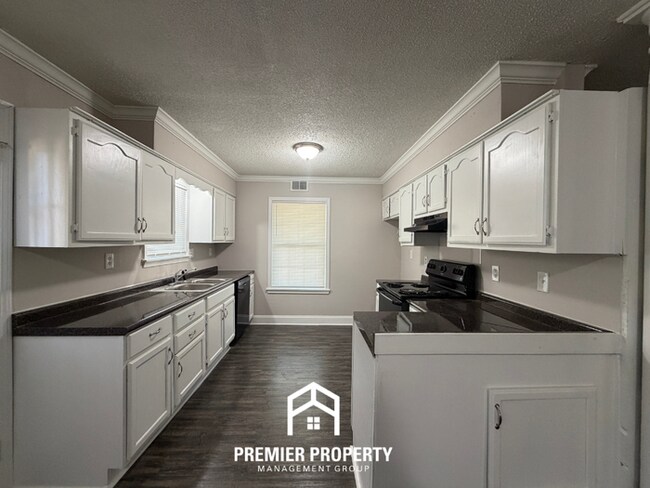 Building Photo - 3875 Earlynn Dr