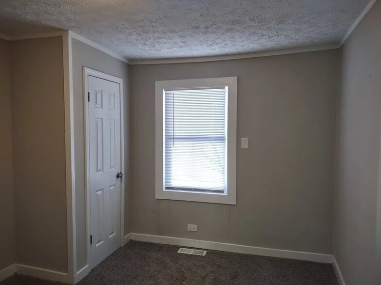 Building Photo - 513 Alford St