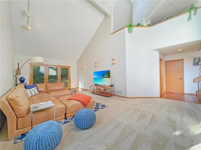 Building Photo - 13900 Hill Ridge Dr