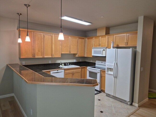 Building Photo - 15000 Juanita Dr NE