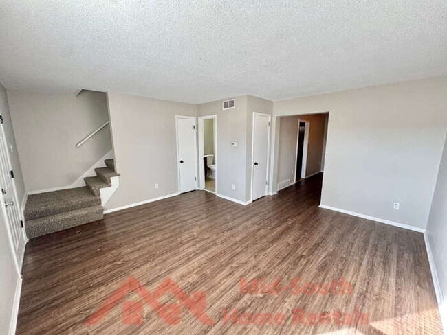 Building Photo - 1742 E Holmes Rd