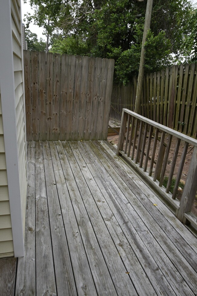 Building Photo - GAR