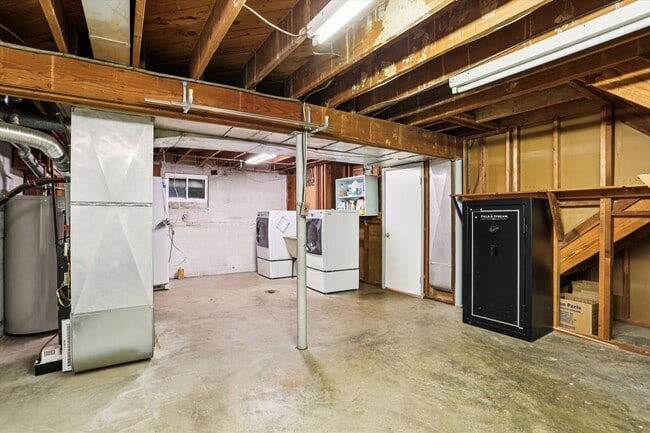 Building Photo - Wooded views in Silver Spring