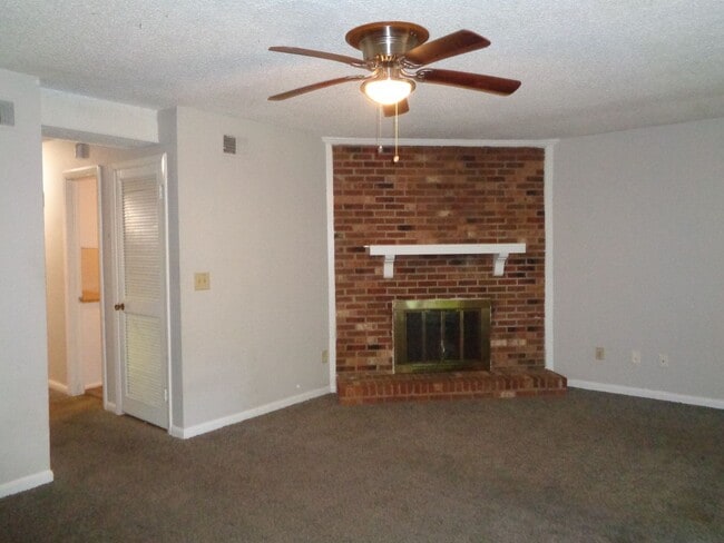 Building Photo - Heather Hills-Townhouse For Rent