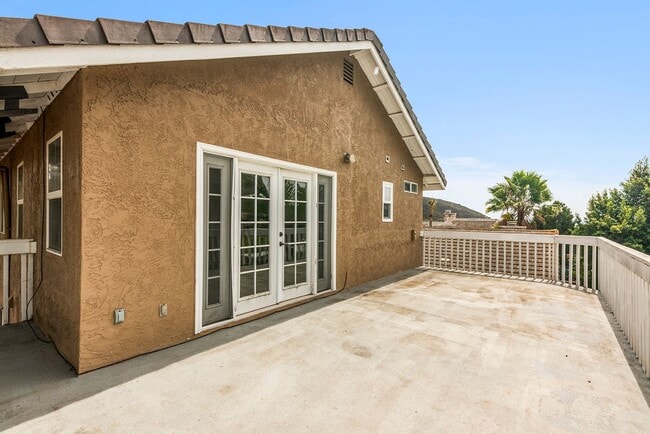 Building Photo - 13960 Carmel Ridge Rd
