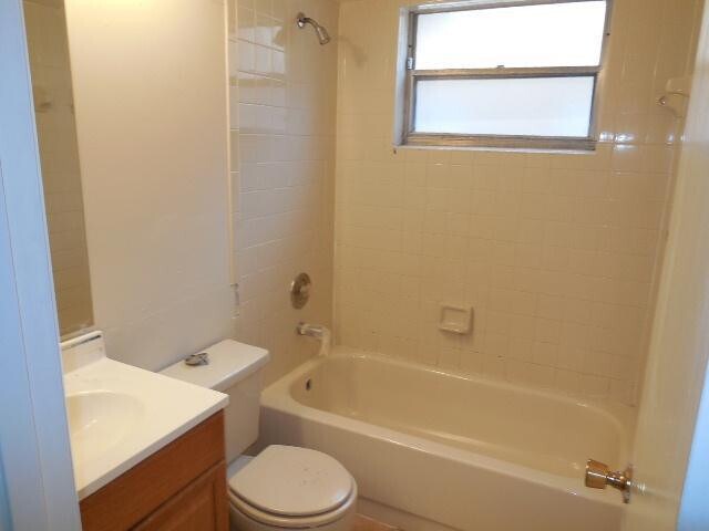Building Photo - 8393 Royal Palm Blvd